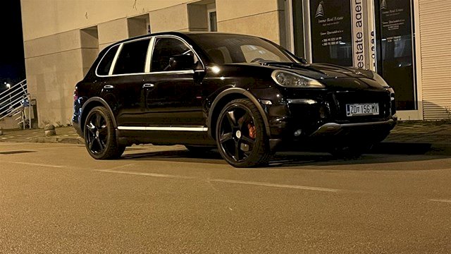 Porsche Cayenne Turbo 500ks brutalan zvuk