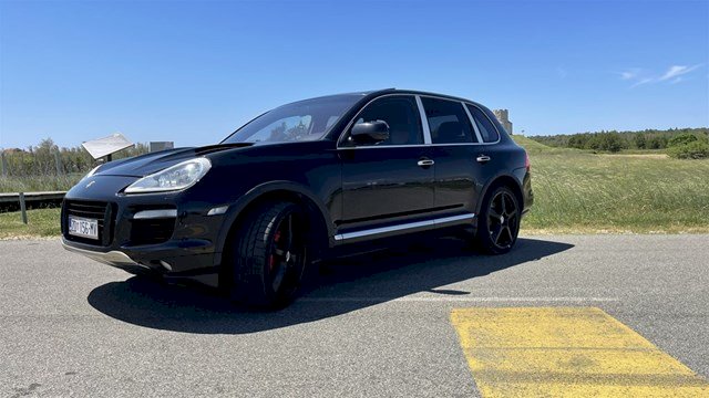 Porsche Cayenne Turbo 500ks brutalan zvuk