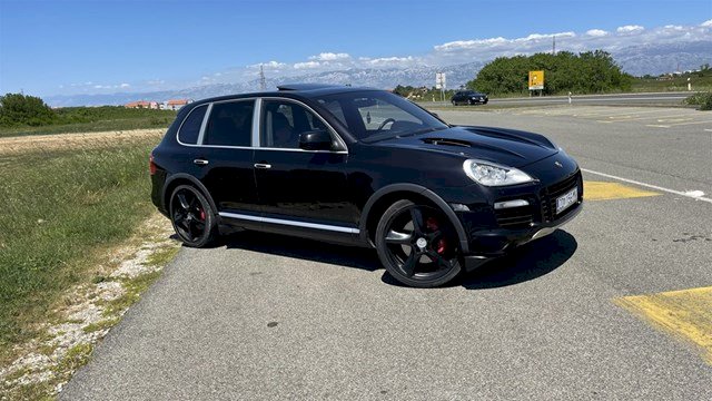 Porsche Cayenne Turbo 500ks brutalan zvuk