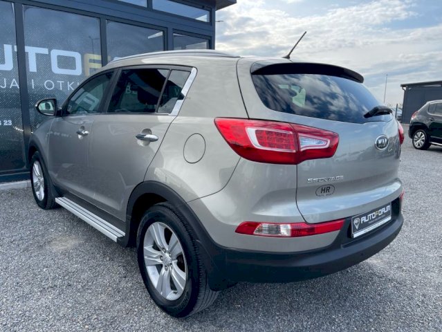 Vozilo u odlicnom stanju  Redovno servisiran