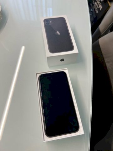 Iphone 11, 128GB crni