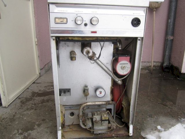 plinska peć za centralno grijanje i bojler za to