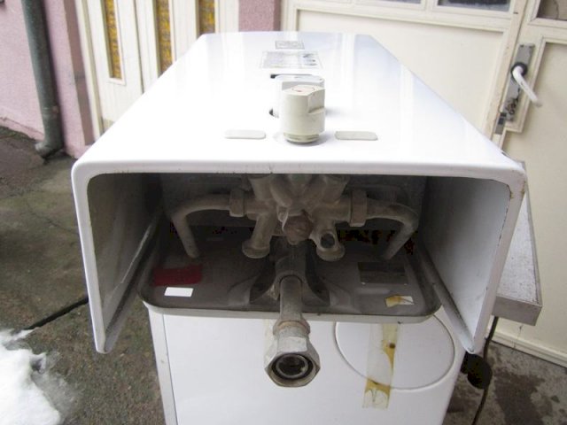 plinska peć za centralno grijanje i bojler za to