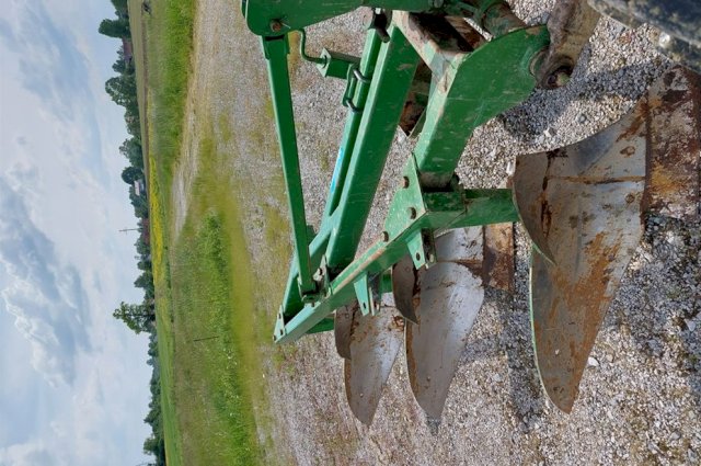 plug u dobrom stanju 14cola izorao 300hektara mog