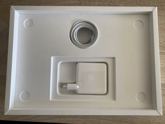 Apple Macbook Pro 13 “ M1 512GB, R1