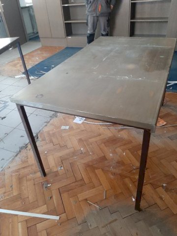 pult ili šank i stolove za ured ili hol