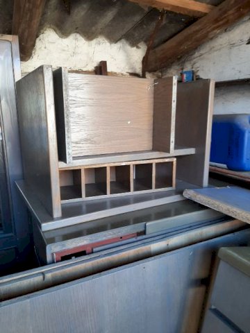 pult ili šank i stolove za ured ili hol