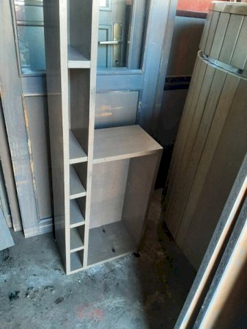 pult ili šank i stolove za ured ili hol