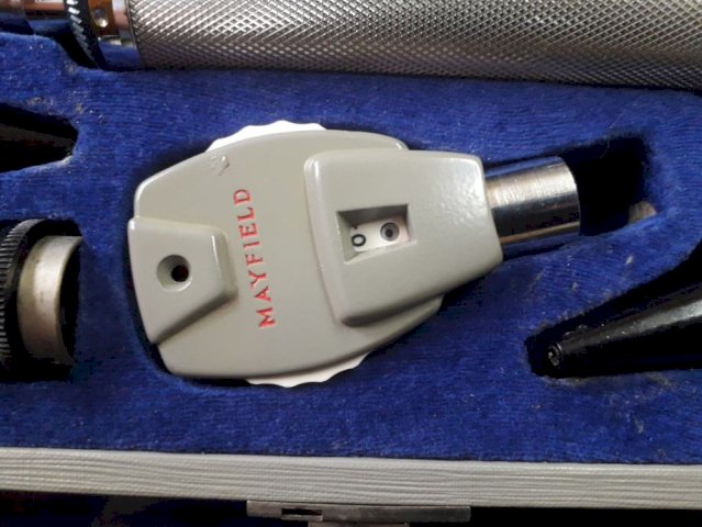 Uredjaj za pregled oka,uha,nosa grla