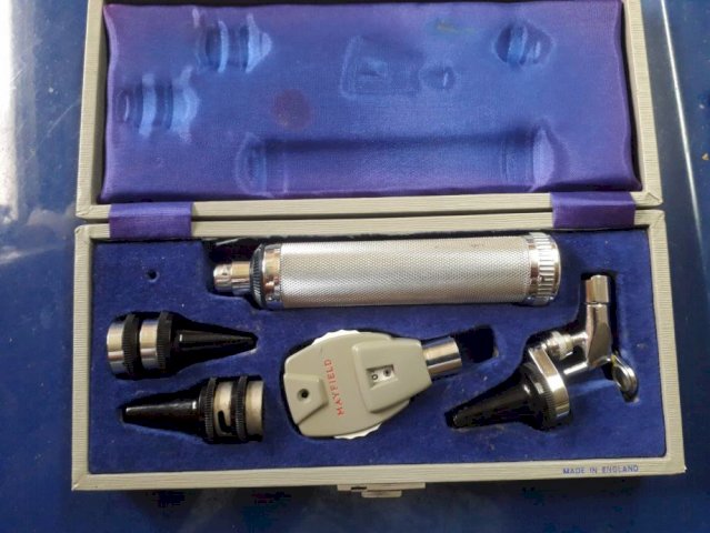 Uredjaj za pregled oka,uha,nosa grla