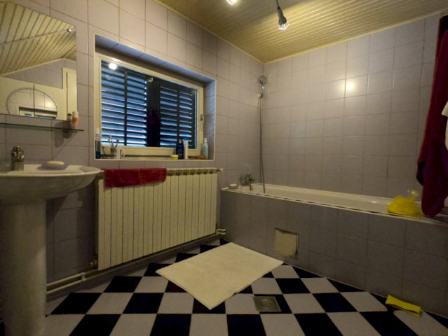 Samostojeća kuća nadomak strogom centru grada