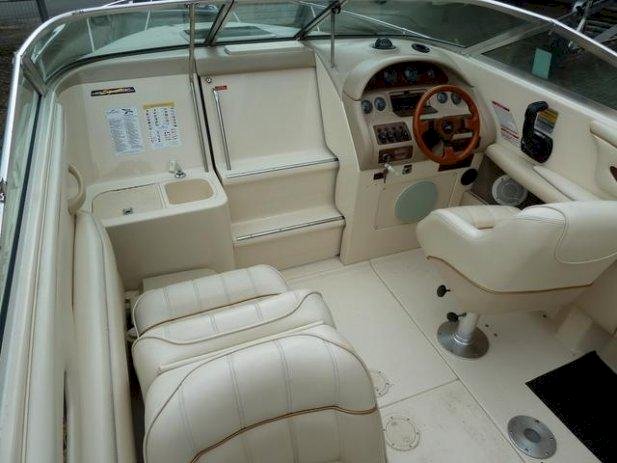 Sea Ray 220 Signature Overnighter