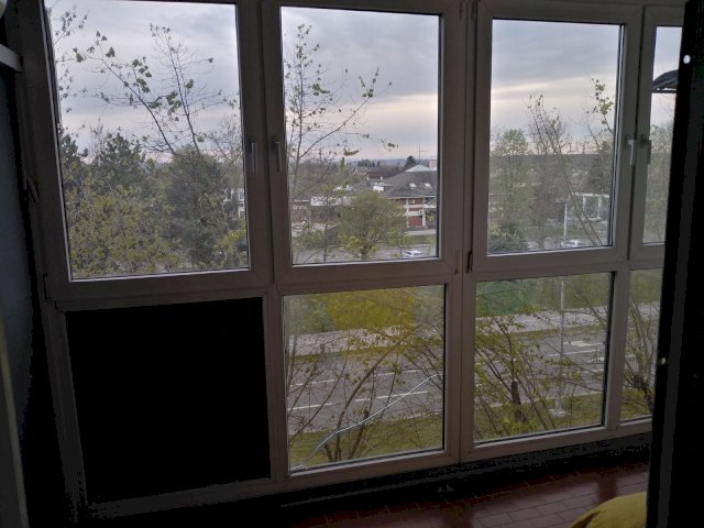 staklena stijena 380x250