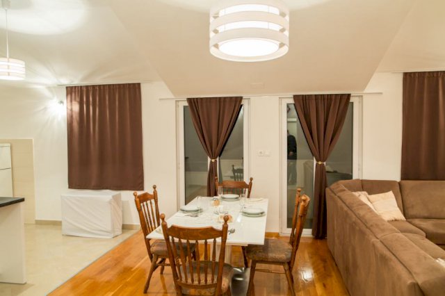 Stan: Podstrana, 100.00 m2