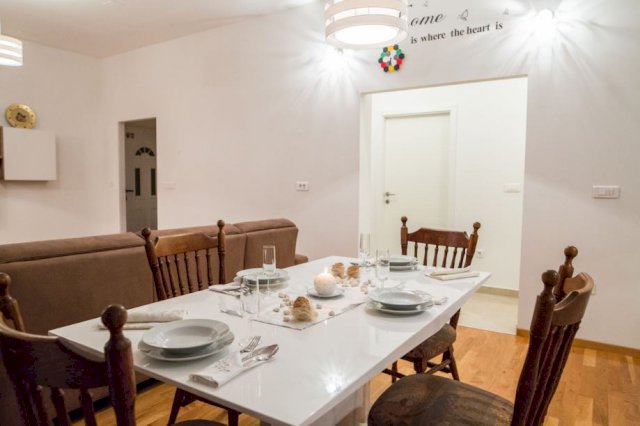 Stan: Podstrana, 100.00 m2