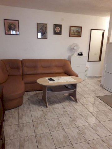 Stan: Pakoštane-BIOGRAD, 33.35 m2 +terasa 12m2