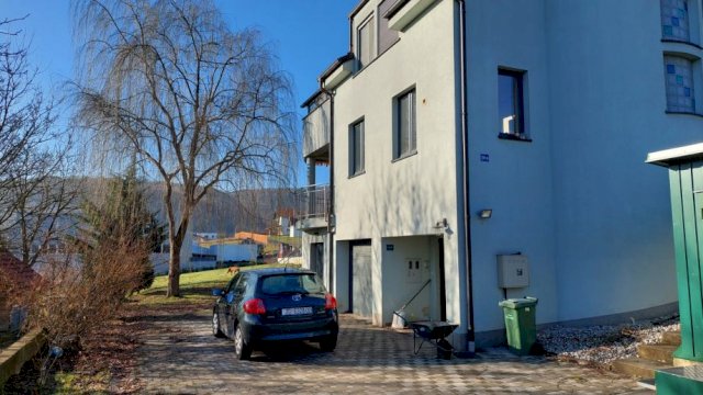 Kuća: Mala Rakovica, 250.00 m2