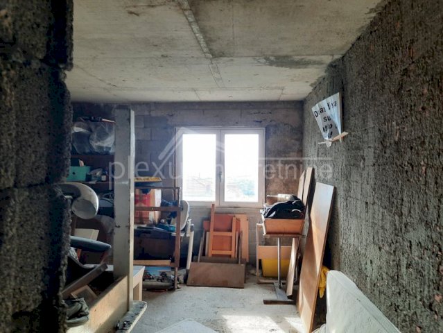 Kuća: Solin, 240 m2 - ZAMJENA