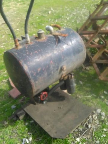 Kuciste,sasija sa rezervoarom ulja za hidr.cjepac