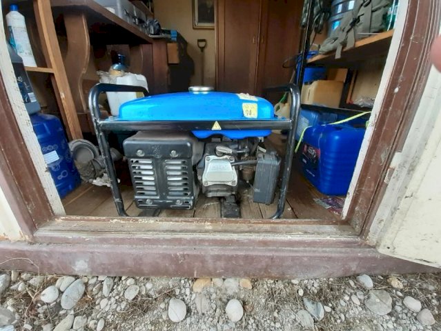 Gude benzinski agregat za struju i auto prikolica