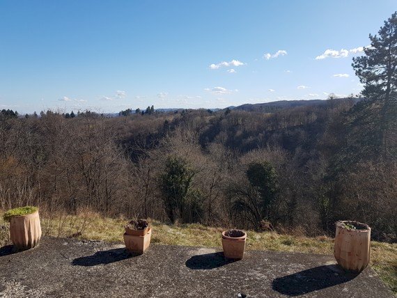 Žumberak, Slovenija, Kod Dvorca Mokrice