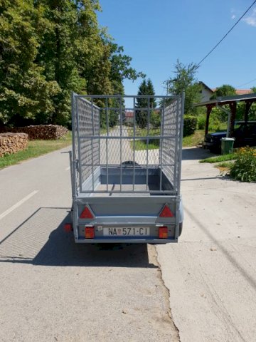 Auto prikolica