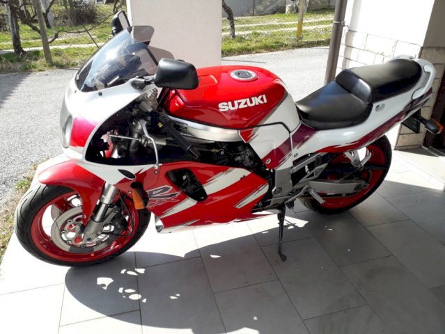 Suzuki GSXR 750 W