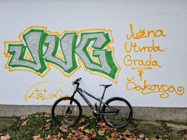 WOB DIRT top stanje - može zamjena