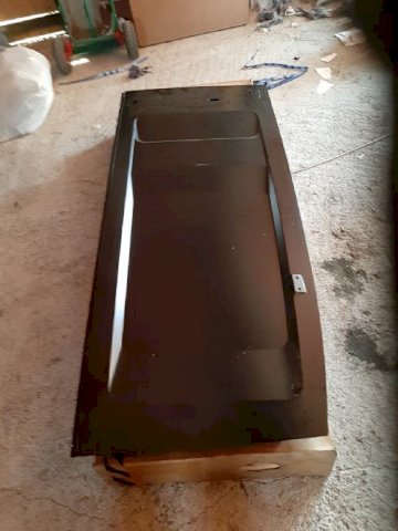 zadnja vrata od iveco kombija 2005god