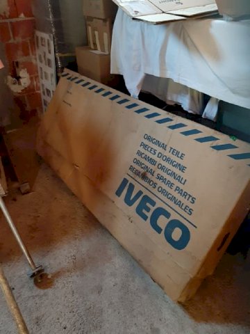 zadnja vrata od iveco kombija 2005god