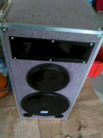 ZVUČNICI Electro voice XP18W - 2x600/800W PRODAJEM